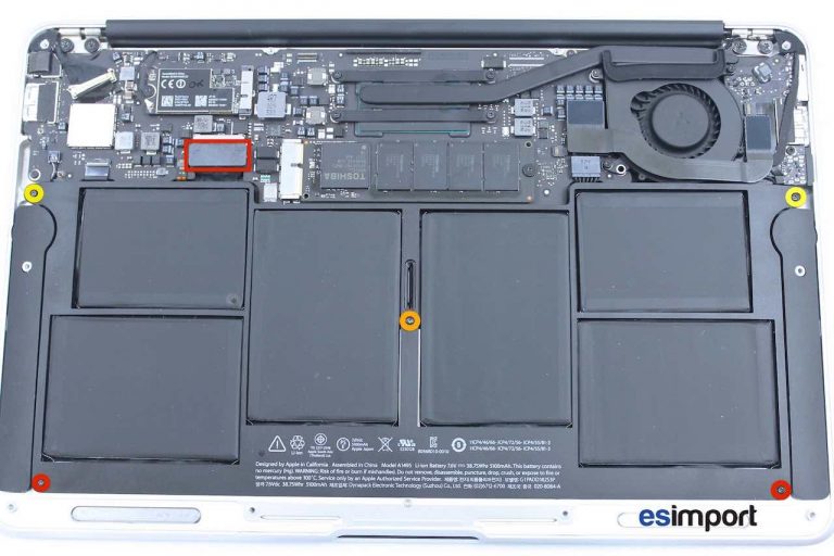 Démontage de la carte-mère sur MacBook Air 11″ A1370 mi 2011