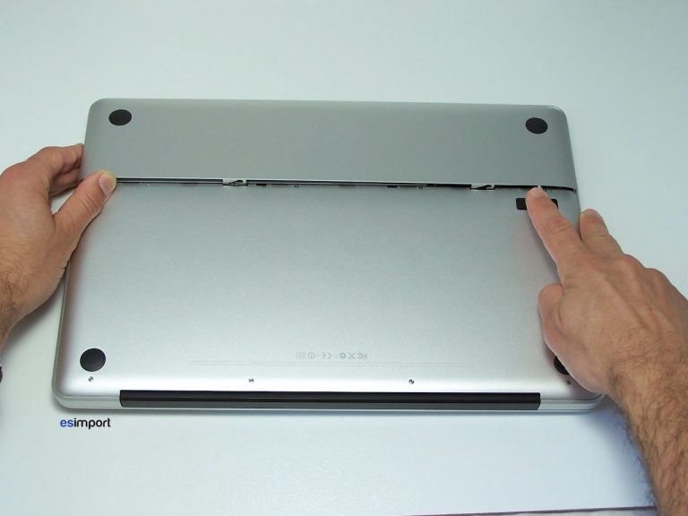 Démontage carte-mère sur MacBook 15″ unibody A1286