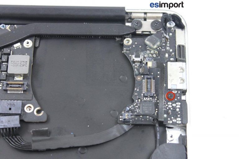 Démontage de la carte-mère sur MacBook Air 11″ A1370 mi 2011