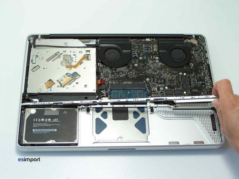 Démontage carte-mère sur MacBook 15″ unibody A1286