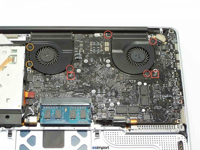 Démontage carte-mère sur MacBook 15″ unibody A1286