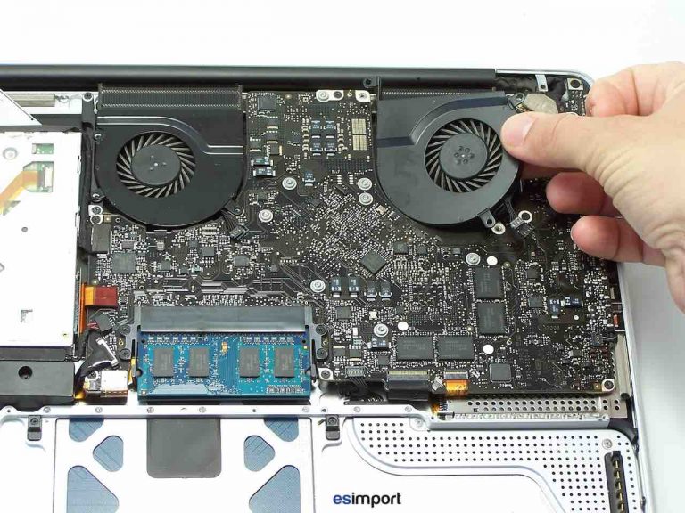 Démontage carte-mère sur MacBook 15″ unibody A1286