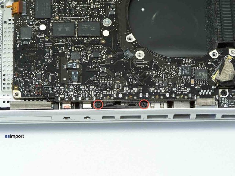 Démontage carte-mère sur MacBook 15″ unibody A1286