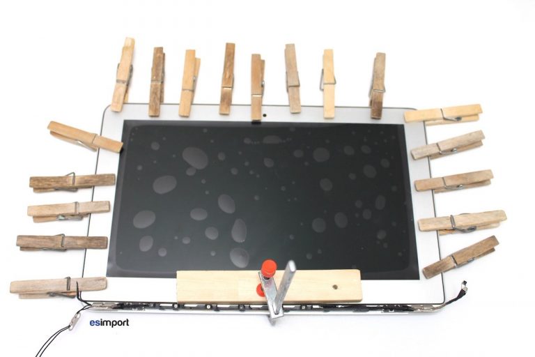 Remplacement écran LCD sur un macbook Air 11″ A1370