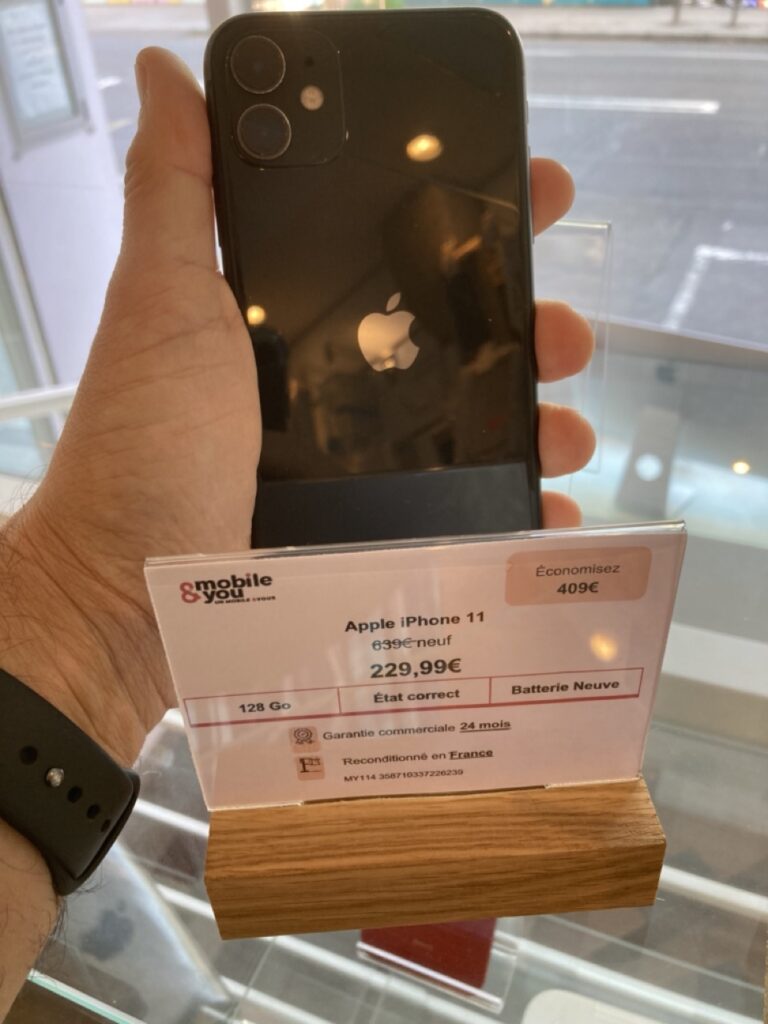 Apple iPhone 11 128 Go d’occasion à Strasbourg, dos