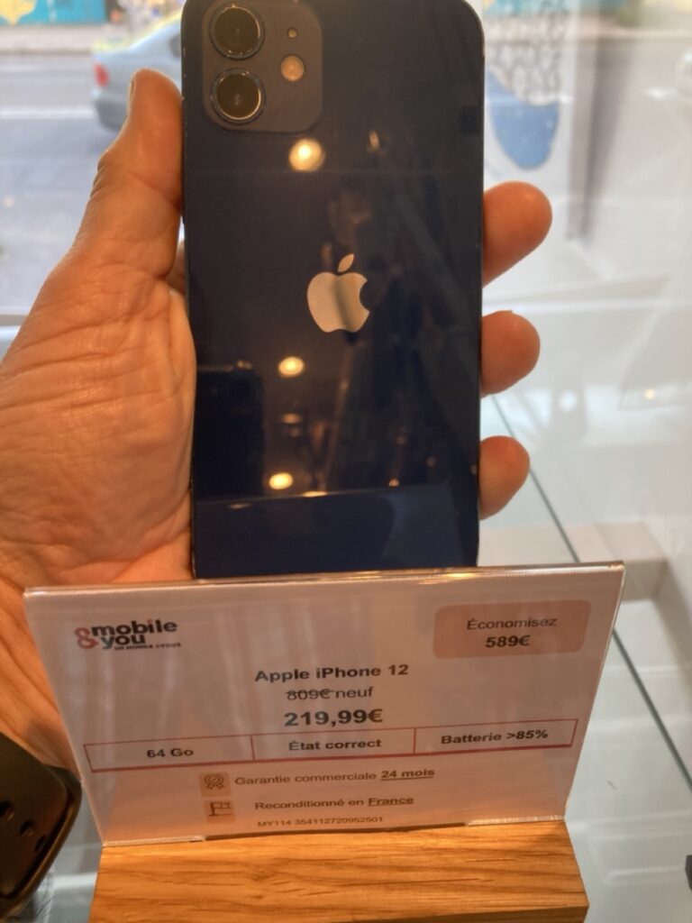 Apple iPhone 12 64 Go d’occasion à Strasbourg, dos