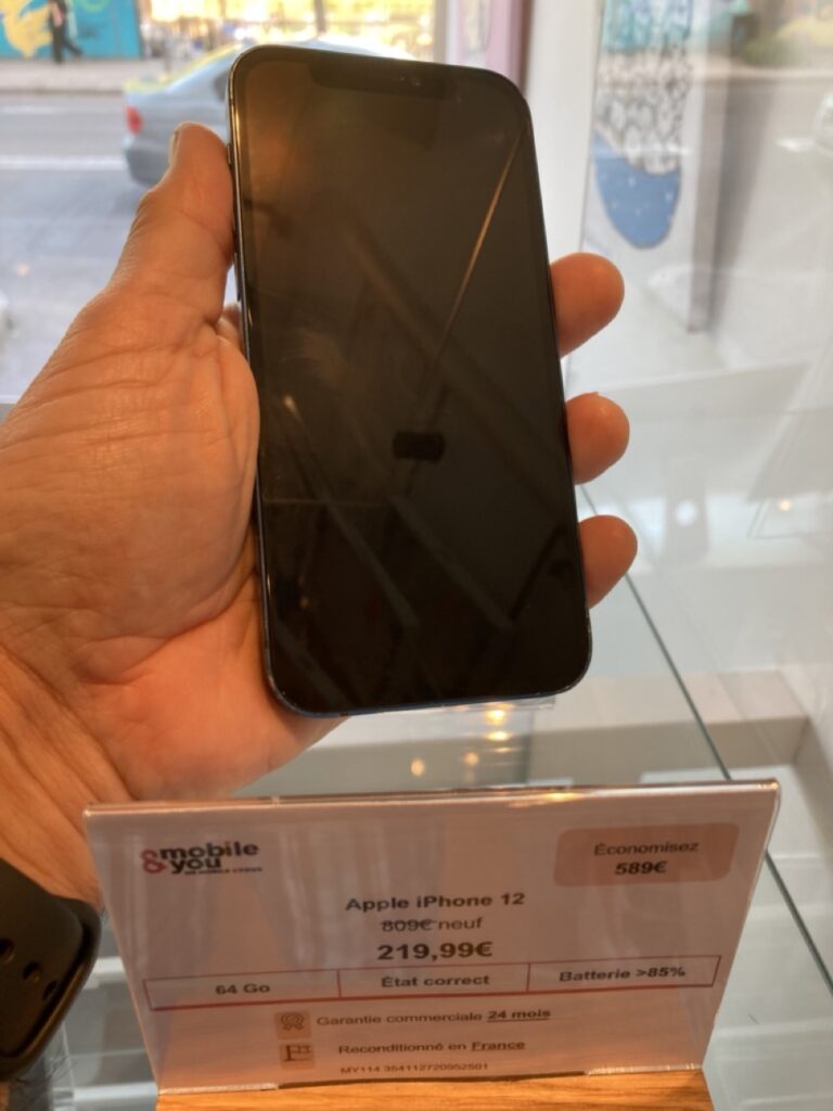 Apple iPhone 12 64 Go d’occasion à Strasbourg, face avant