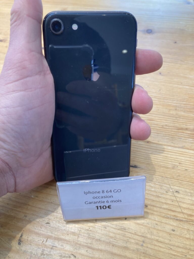 Apple iPhone 8 64 Go d’occasion à Strasbourg, dos