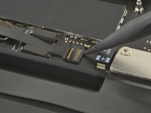 Changement batterie MacBook A2338 - Ouvrir le verrou du connecteur ZIF