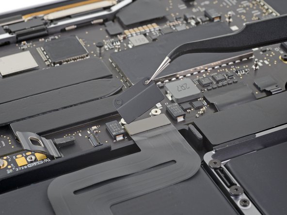 Changement batterie MacBook A2338 - Déposer le support métallique