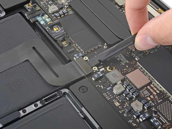 Changement batterie MacBook A2338 - Débrancher la nappe du trackpad