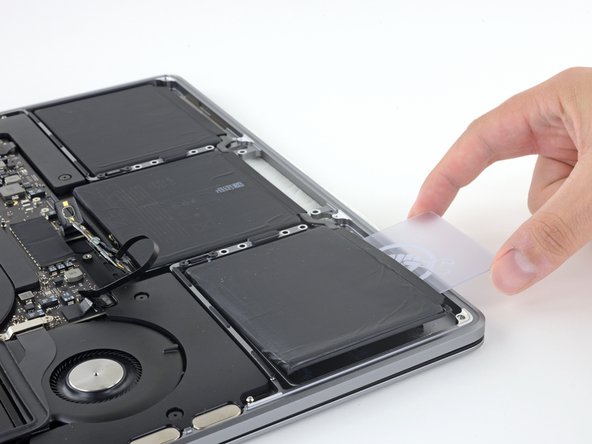 Changement batterie MacBook A2338 - Séparer complètement la première cellule