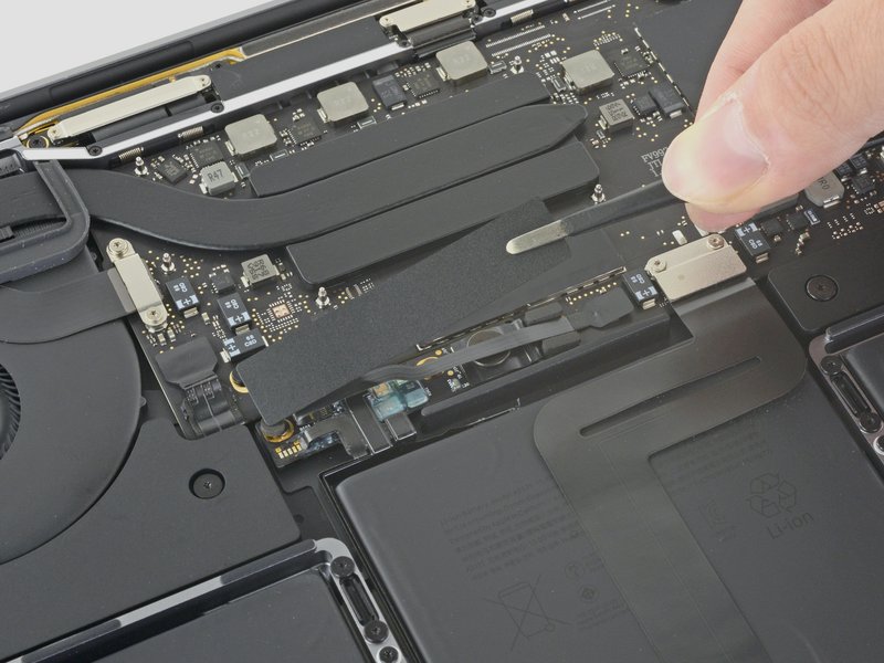 Accéder au connecteur de batterie Changement écran MacBook A2338 - Accéder au connecteur de batterie
