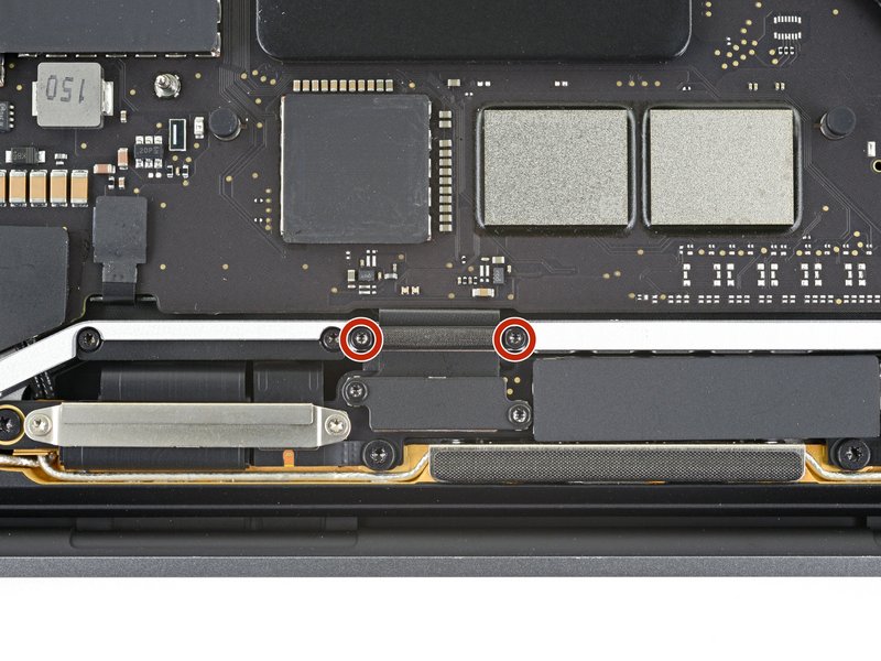 Retirer le cache du câble principal écran Changement écran MacBook A2338 - Retirer le cache du câble principal écran
