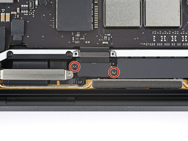 Retirer le cache du connecteur de nappe écran Changement écran MacBook A2338 - Retirer le cache du connecteur de nappe écran