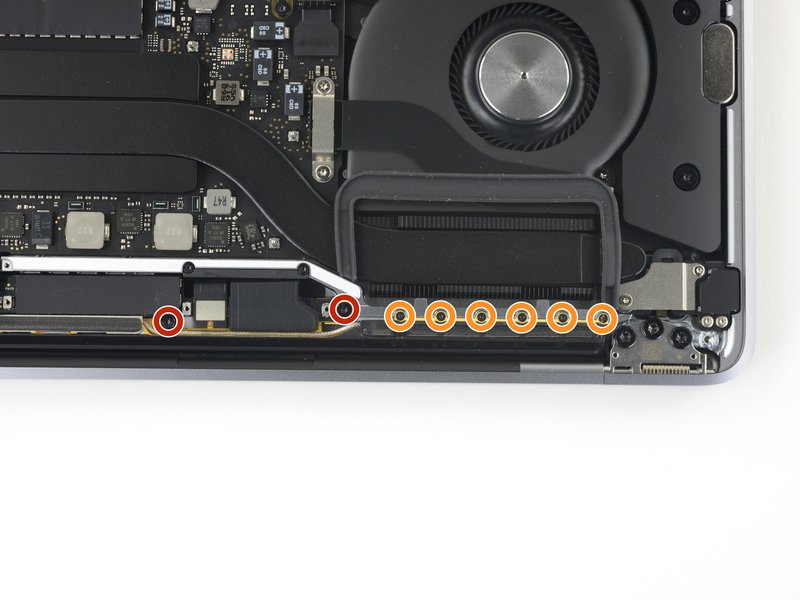 Dévisser l’ensemble antenne Changement écran MacBook A2338 - Dévisser l’ensemble antenne