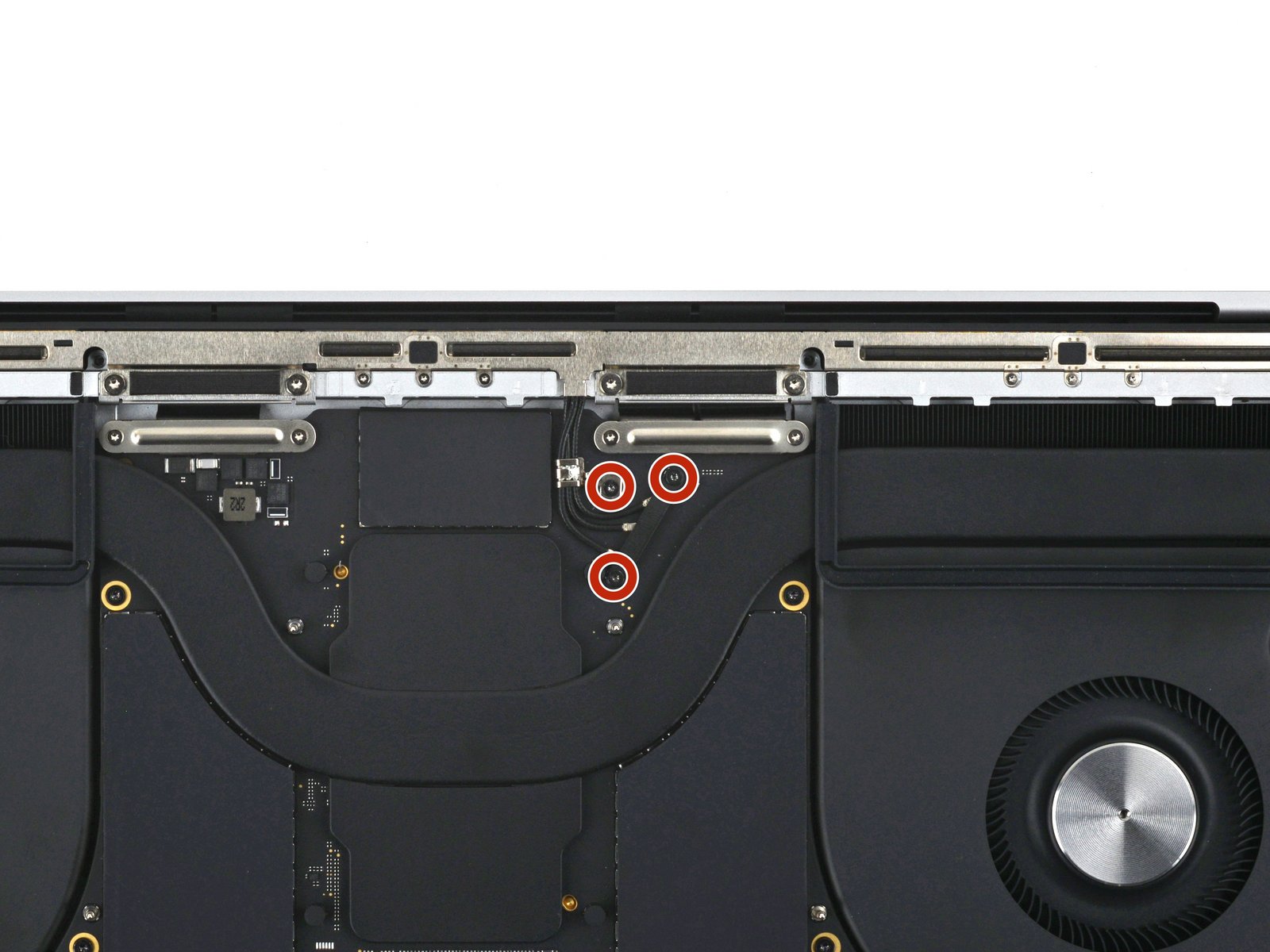 changer écran MacBook Pro 14 pouces 2021 A2442 - support des connecteurs antenne et vis Torx T3 vue 1