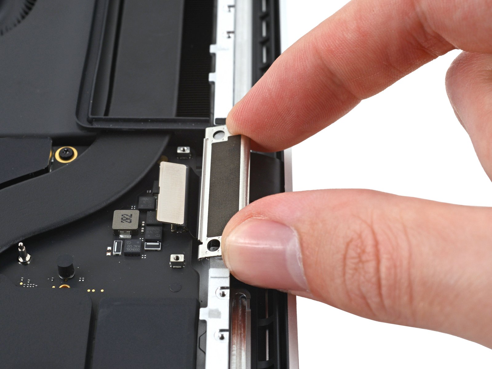 changer écran MacBook Pro 14 pouces 2021 A2442 - supports de nappes écran et clips du châssis vue 2