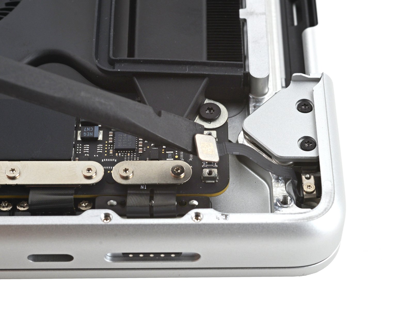 changer écran MacBook Pro 14 pouces 2021 A2442 - connecteur du capteur angle d’ouverture vue 2