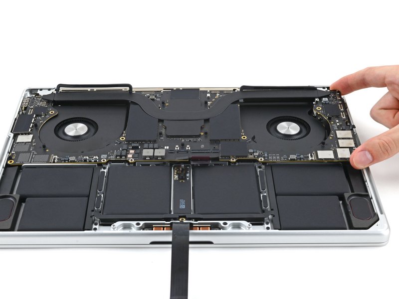 Extraire la carte mère MacBook Pro 14 pouces 2021 A2442 carte mère étape 59